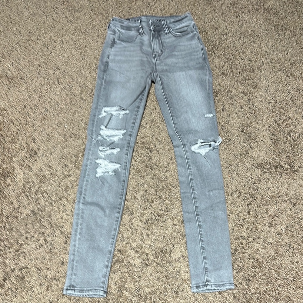 American Eagle Stylish Gray Distressed Women's Jeans